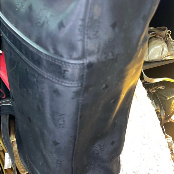 Authentic vintage MCM black shoulder tote (very good condition) and clean - Picture 3 of 11